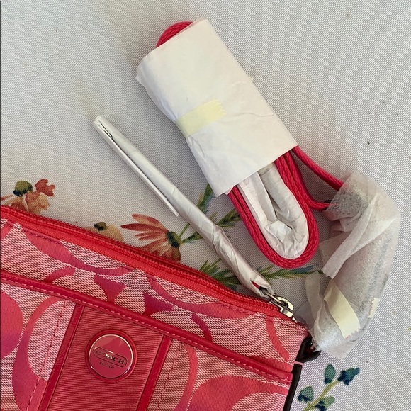 BRAND NEW - Pink Coach Crossbody Purse - Picture 3 of 7